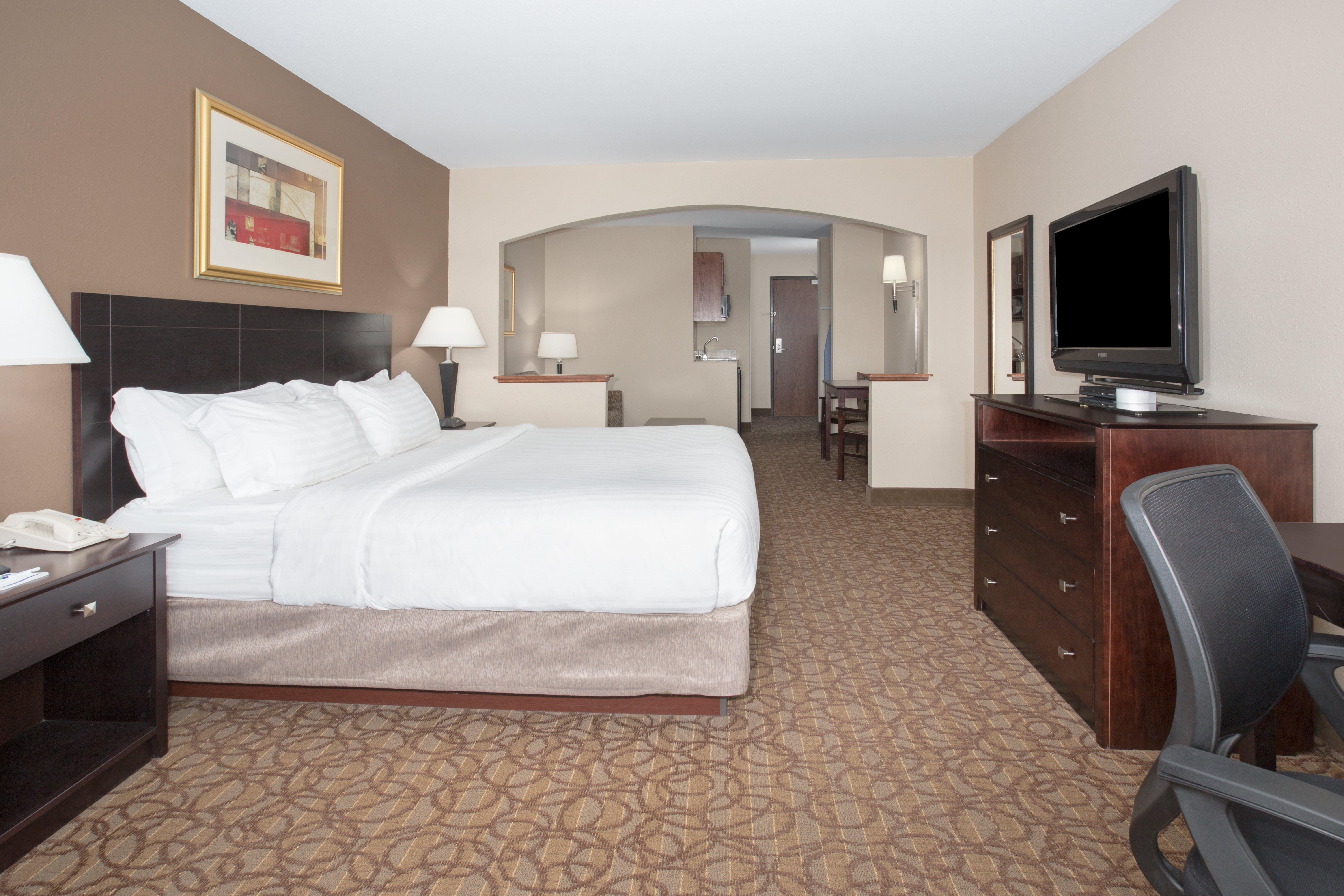 Holiday Inn Express Hotel & Suites Concordia Us 81 By Ihg Exterior foto
