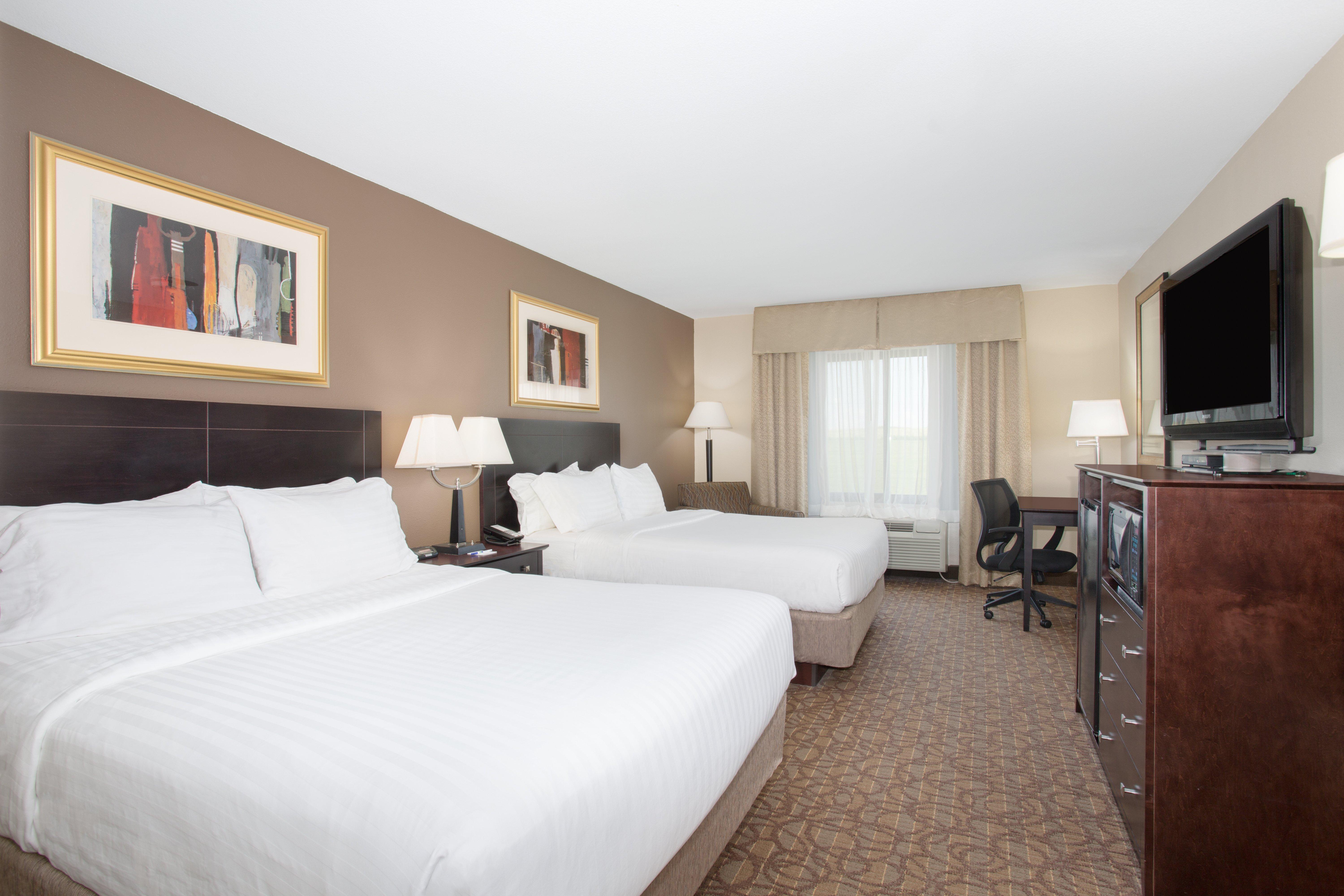 Holiday Inn Express Hotel & Suites Concordia Us 81 By Ihg Exterior foto
