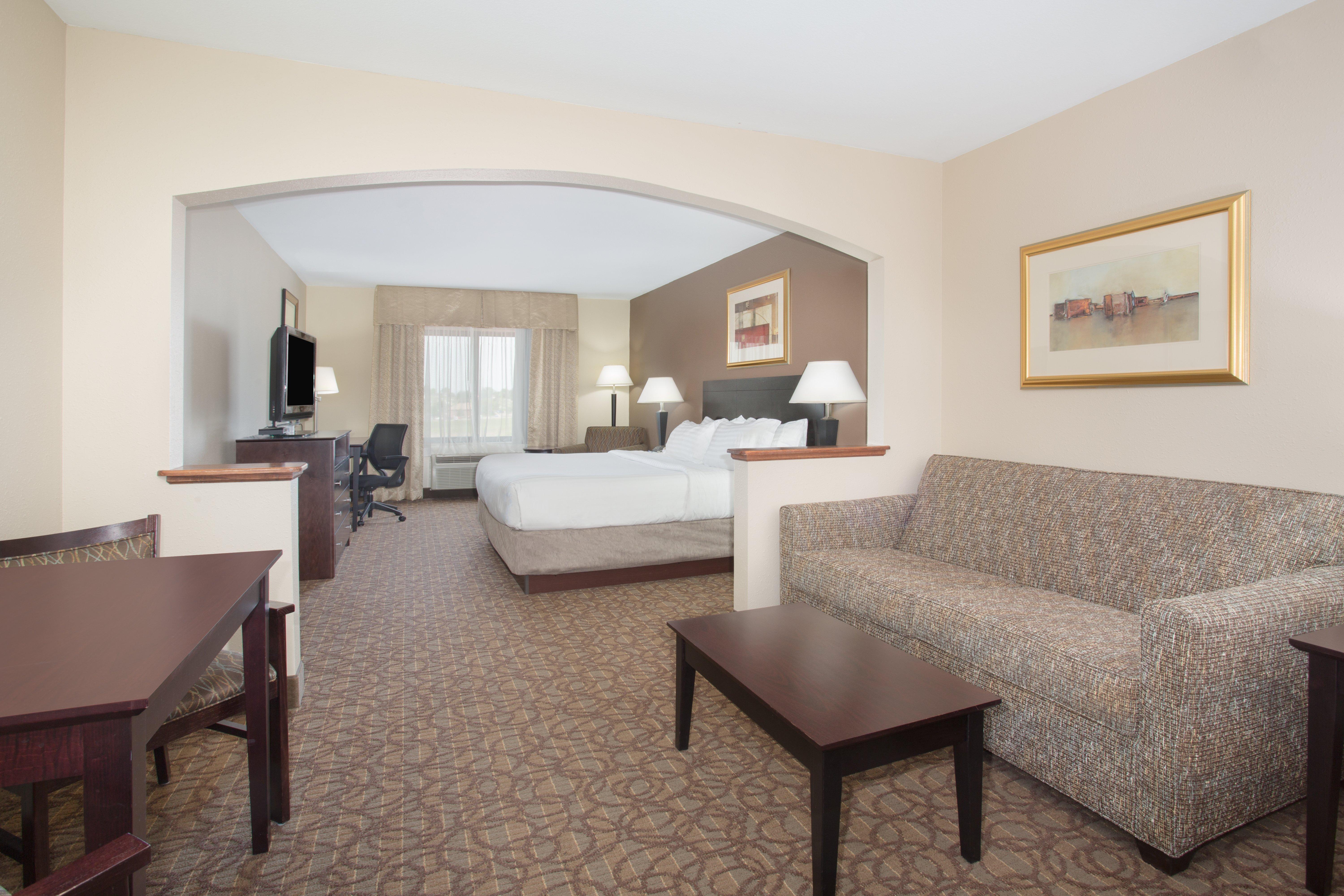 Holiday Inn Express Hotel & Suites Concordia Us 81 By Ihg Exterior foto