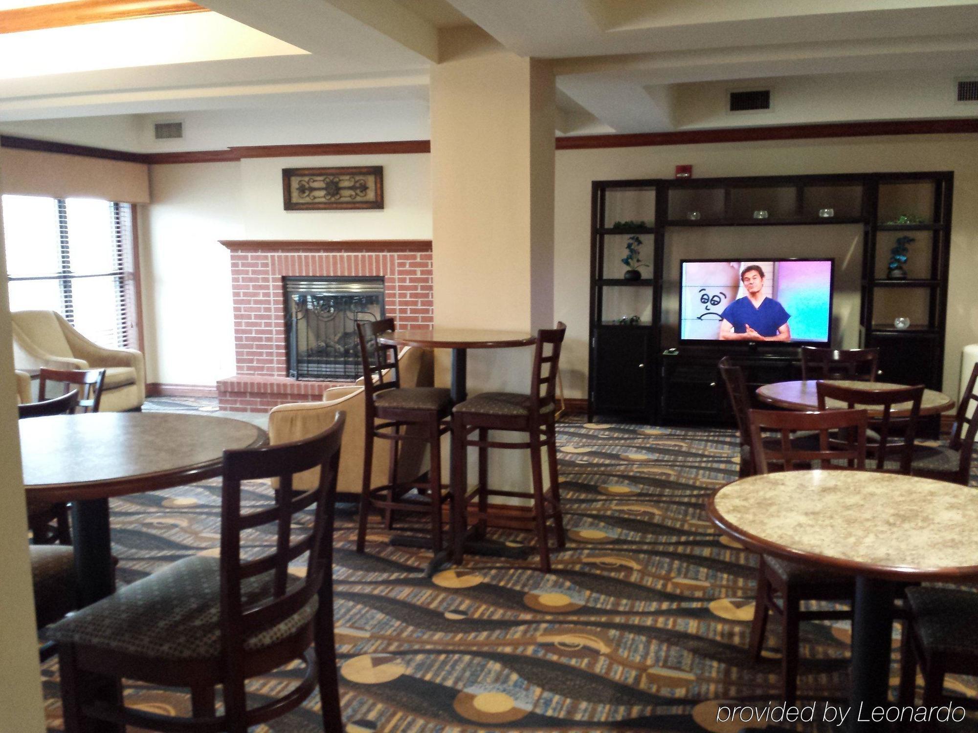 Holiday Inn Express Hotel & Suites Concordia Us 81 By Ihg Exterior foto