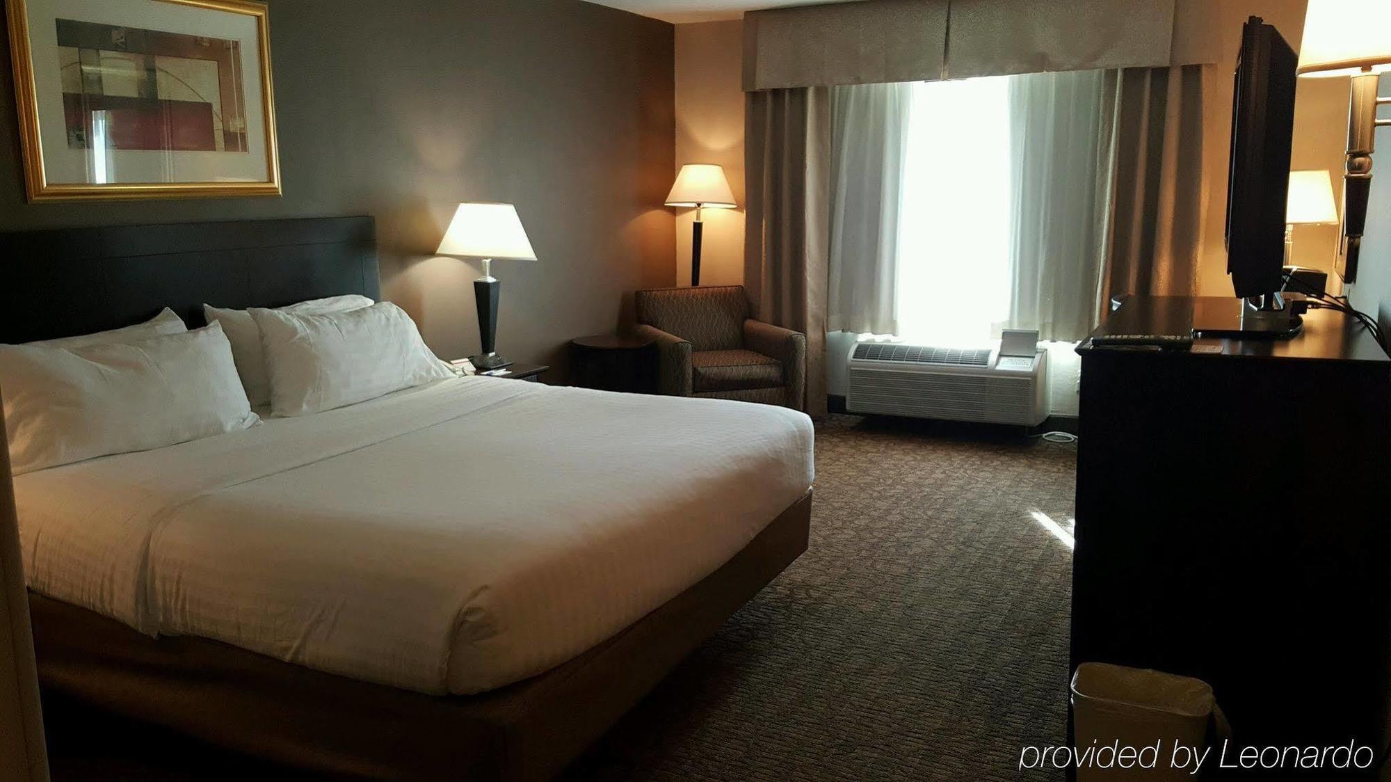 Holiday Inn Express Hotel & Suites Concordia Us 81 By Ihg Exterior foto