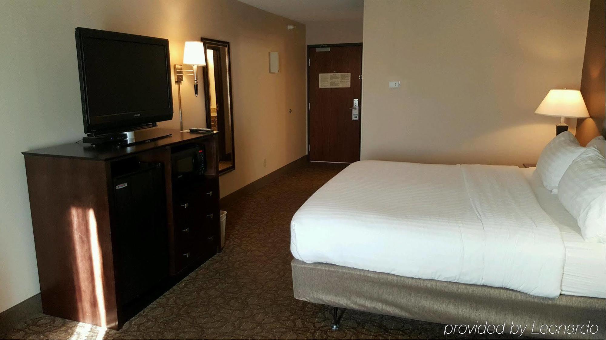 Holiday Inn Express Hotel & Suites Concordia Us 81 By Ihg Exterior foto