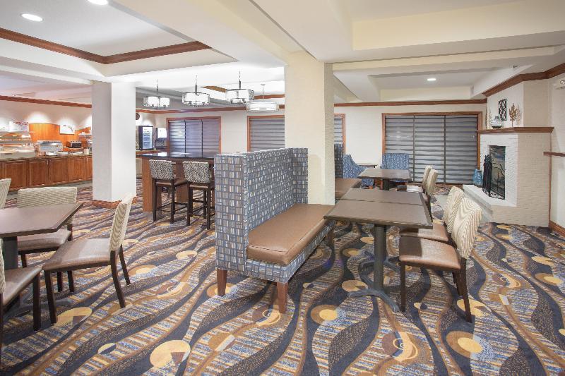Holiday Inn Express Hotel & Suites Concordia Us 81 By Ihg Exterior foto